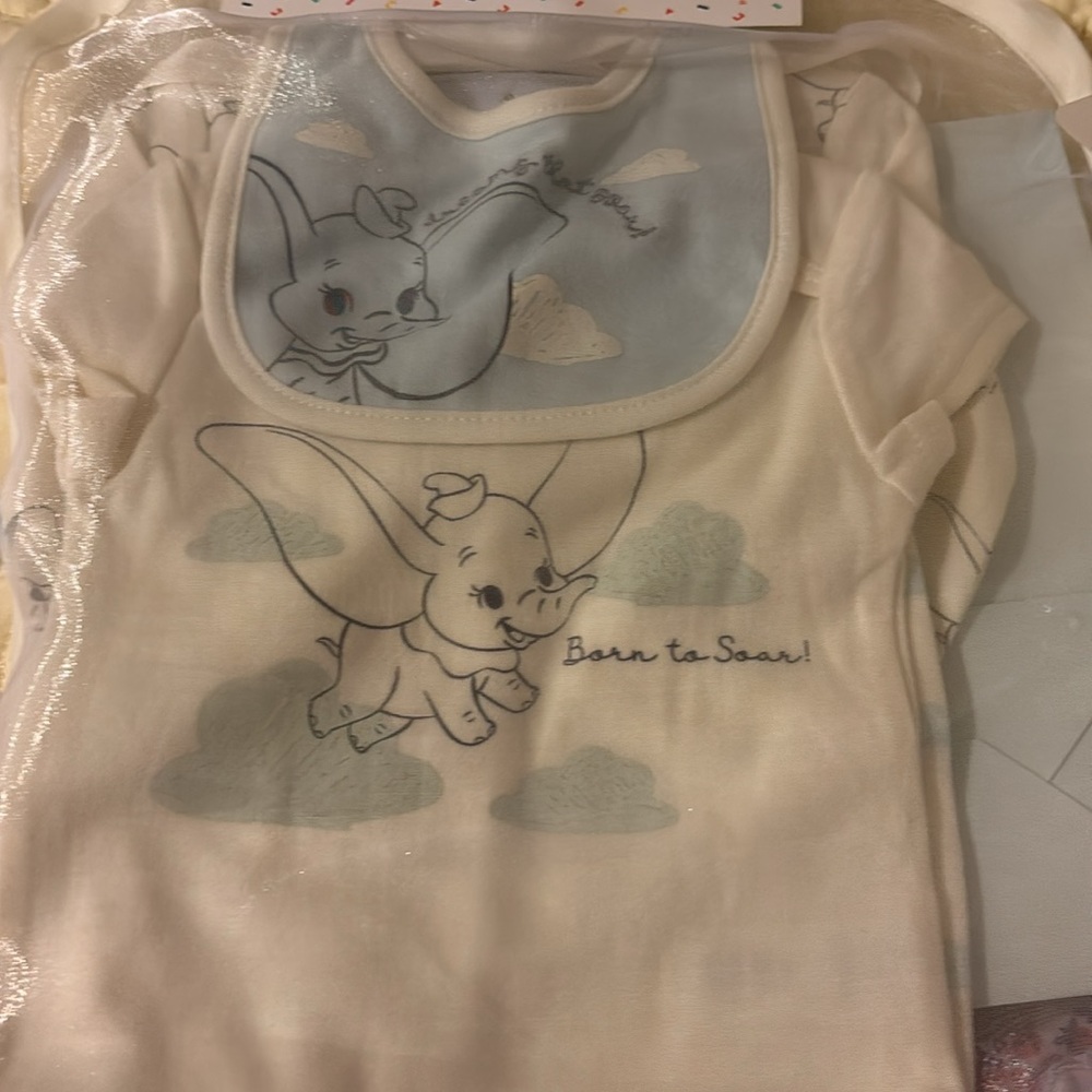 Disney 7 pieces gift set Baby Outfit with Bib & bag Dumbo 3/6 months layette